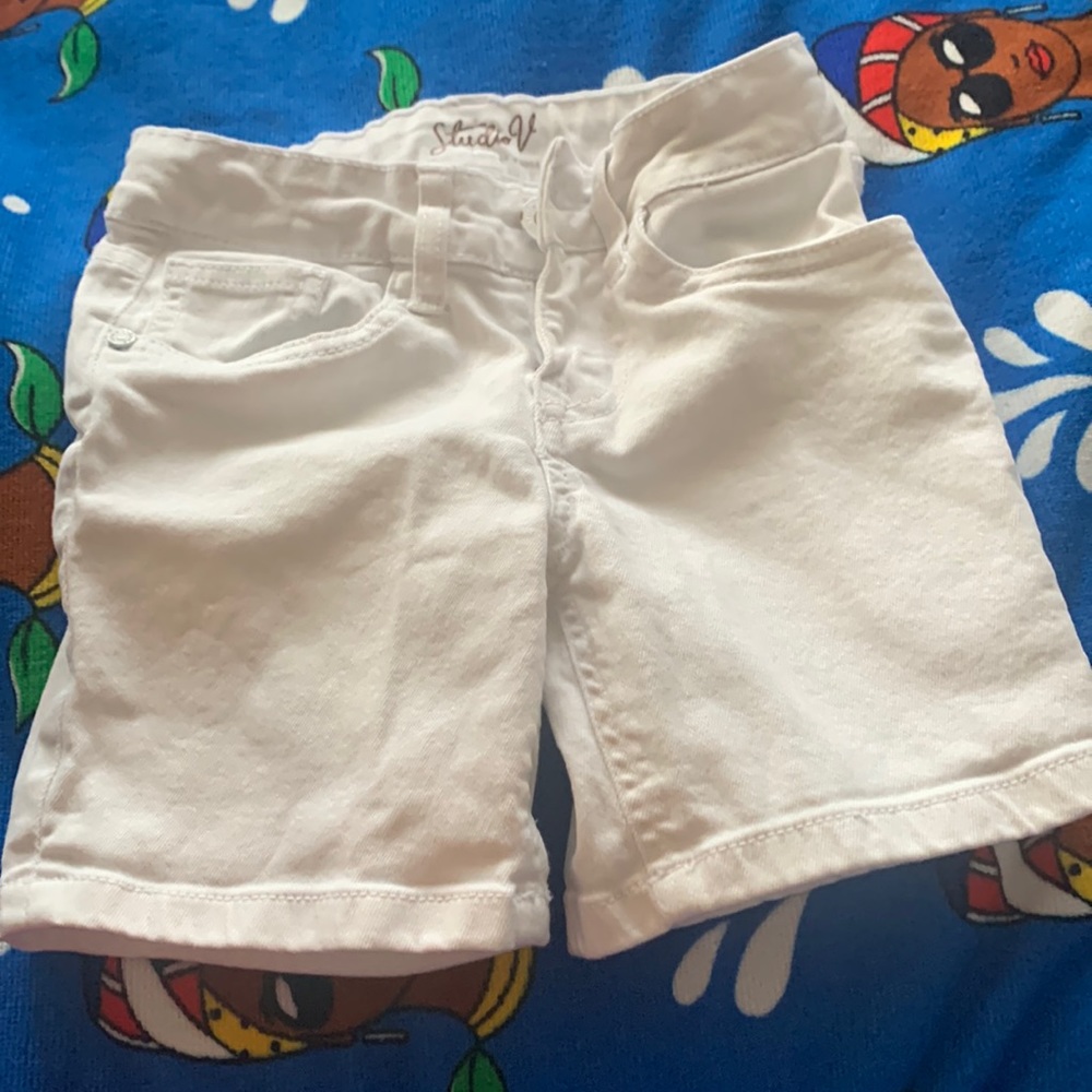 Studio V White Denim Shorts! 🩳🩴